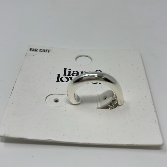 🎁 Liars & Lovers Silver Toned Ear Cuff - Picture 7 of 8